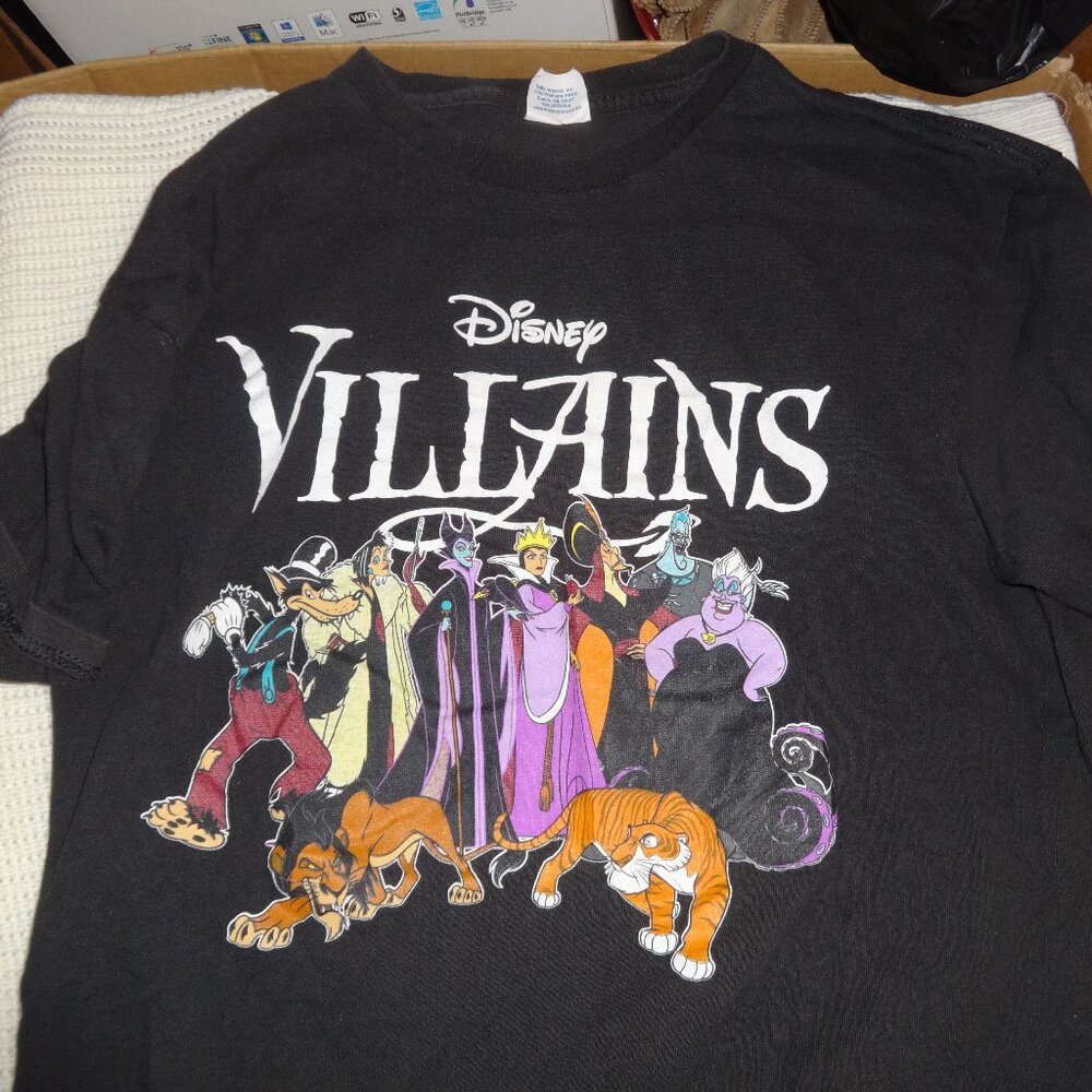 DISNEY VILLAINS T-SHIRT YOUTH LARGE